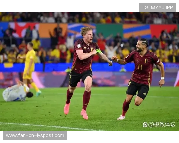 卢卡库连续头球摆渡，帮助比利时形成多次射门——比利时攻击力的全新突破