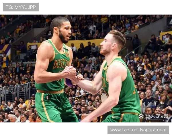 塔图姆持球观察，波士顿凯尔特人等他决定